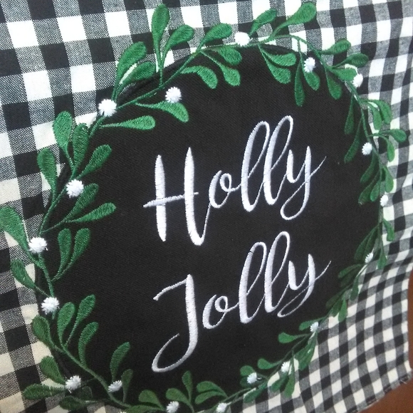 NWT Farmhouse Buffalo Plaid Table Runner - Picture 2 of 4